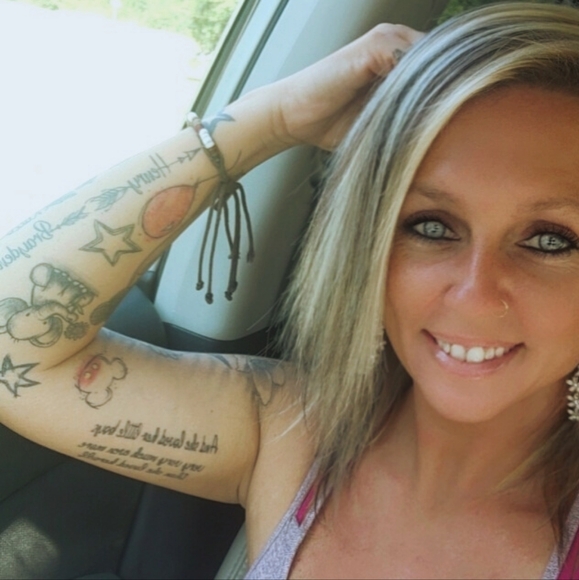 Meet your Posher, Lisa - Picture 1 of 1